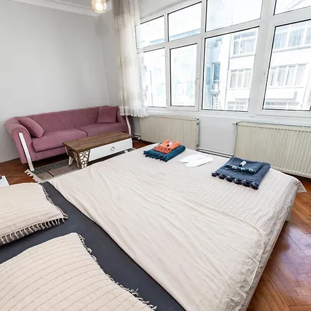 Fully Furnished,4 Bedroom Ventilated In Kadikoy Apartment Istanbul