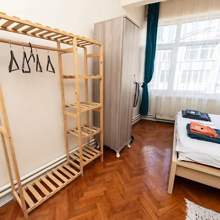 Fully Furnished,4 Bedroom Ventilated In Kadikoy Apartment *