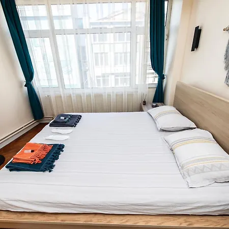 Apartment Fully Furnished,4 Bedroom Ventilated In Kadikoy Istanbul