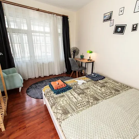 Fully Furnished,4 Bedroom Ventilated In Kadikoy דירה *