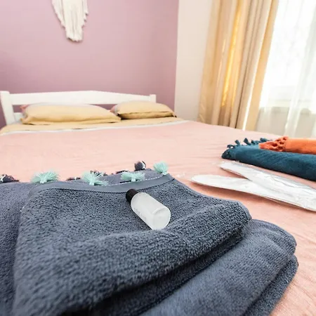 Fully Furnished,4 Bedroom Ventilated In Kadikoy דירה איסטמבול