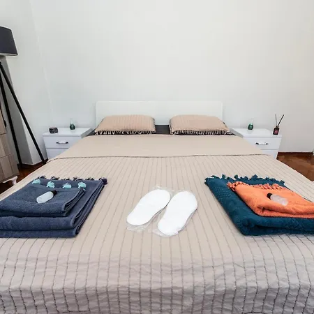Fully Furnished,4 Bedroom Ventilated In Kadikoy דירה איסטמבול