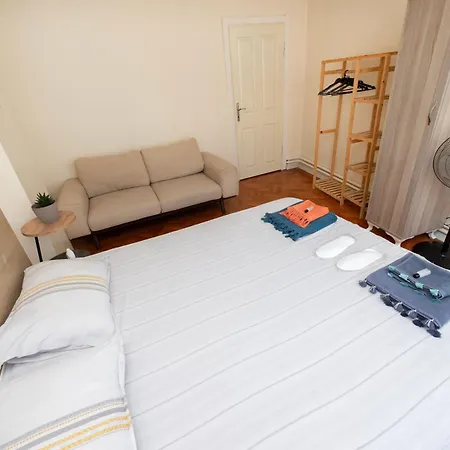 Fully Furnished,4 Bedroom Ventilated In Kadikoy דירה *